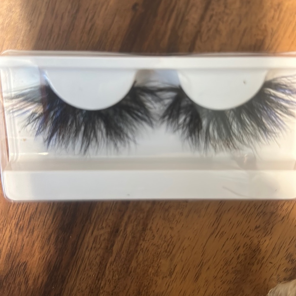Deep blue sea lashes
